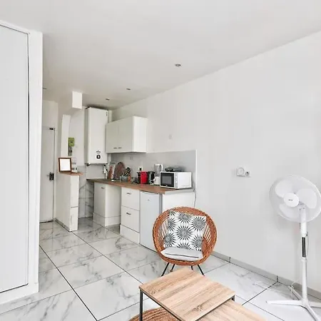 Superb Studio Close To Gare Du Nord * Parijs