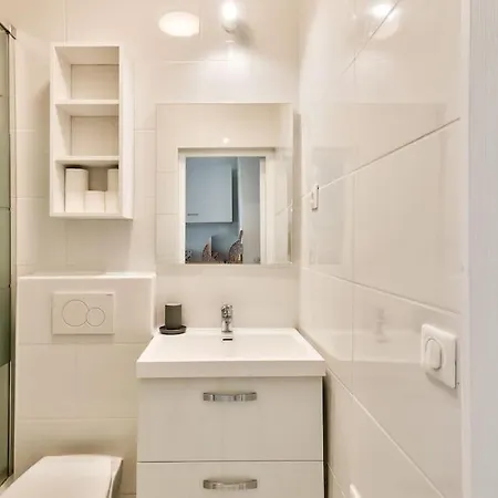 Superb Studio Close To Gare Du Nord * Parijs