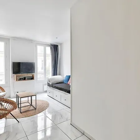 Superb Studio Close To Gare Du Nord * Parijs