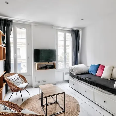 Superb Studio Close To Gare Du Nord * Parijs